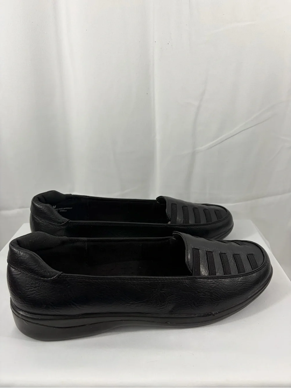 NWT Easy Street Women's Size 11 Black Flats